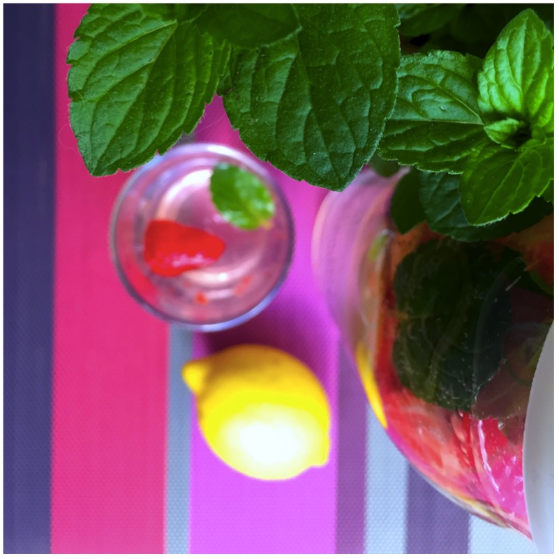 Infused Water - Zitrone, Erdbeere & Minze
