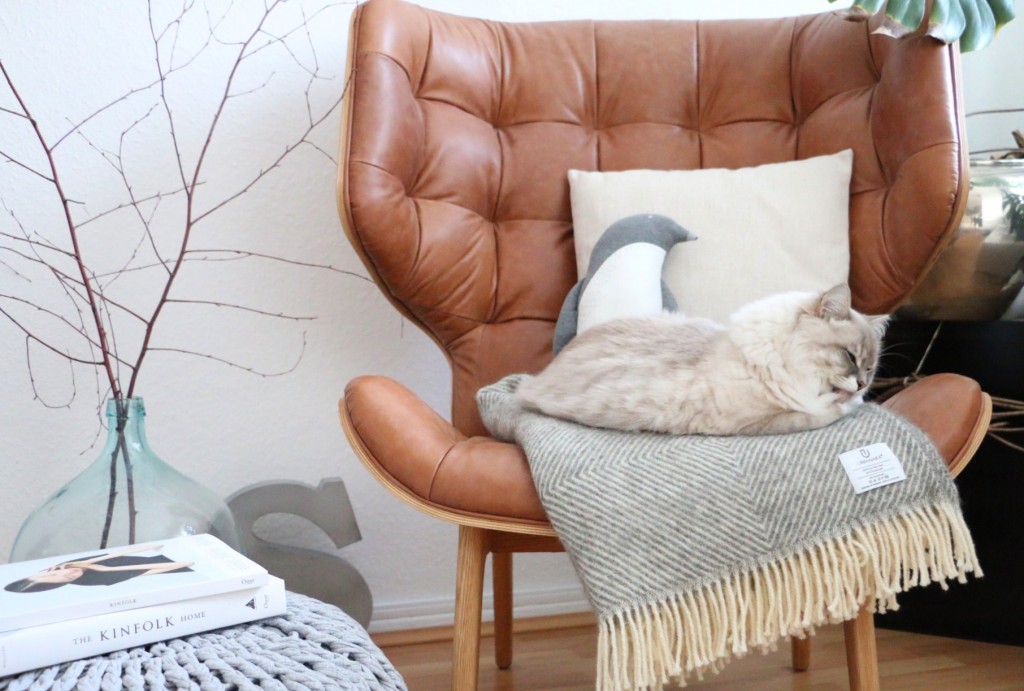 Cozy Trio - Mammoth Chair meets Penguine & Gotland von eat blog love