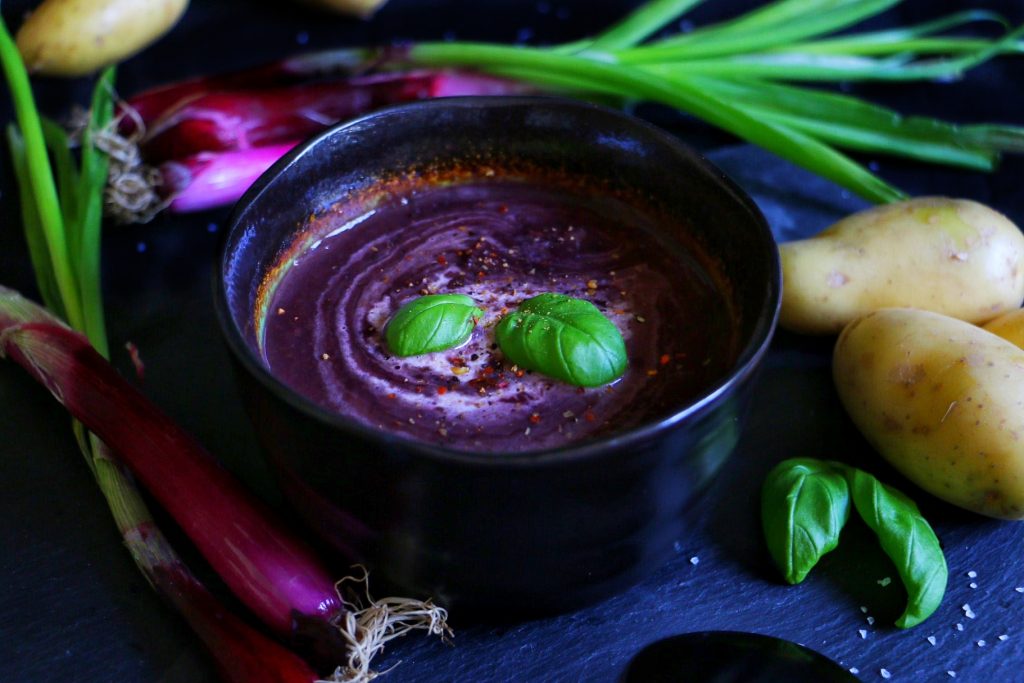 Purple Vegetable Soup - Violette Gemüsesuppe by eat blog love