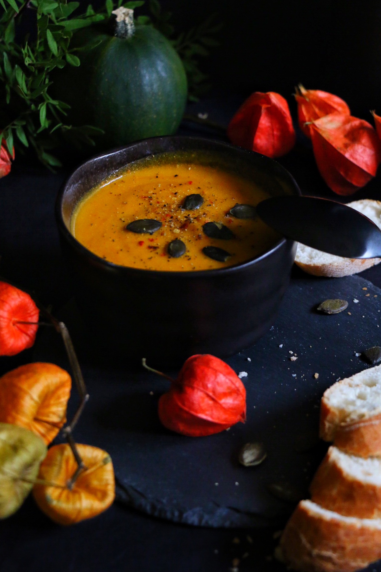 Pumpkin Soup - cremige Kürbissuppe mit Kokos und Ingwer by eat blog love