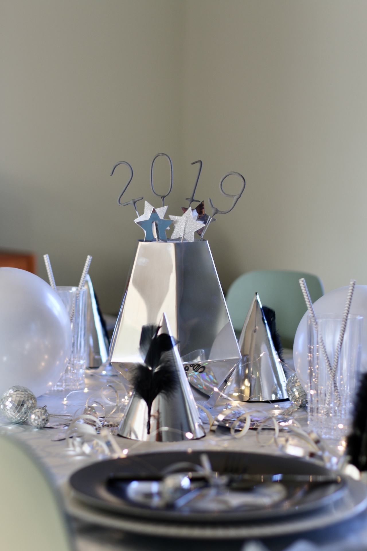 New Years Table Setting - Silvester Tischdeko in Silber by eat blog love