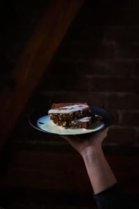 Schokoladen-Kürbis-Kuchen mit Vanillesauce by eat blog love